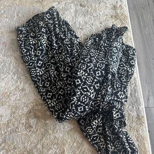 Hollister Black and Cream Patterned skirt